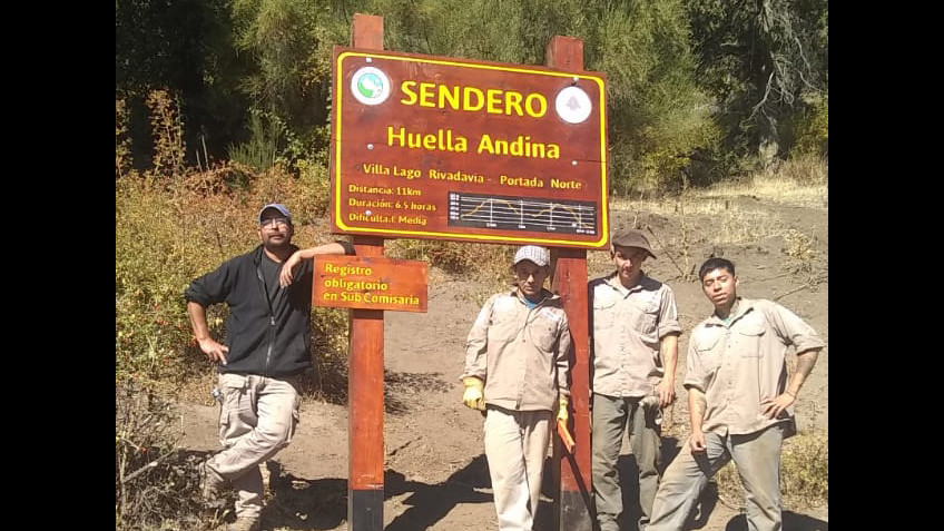 CONTINÚAN LOS TRABAJOS DE CARTELERÍA Y SEÑALÉTICA EN CHOLILA 